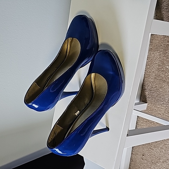 Shoes - Picture 2 of 4